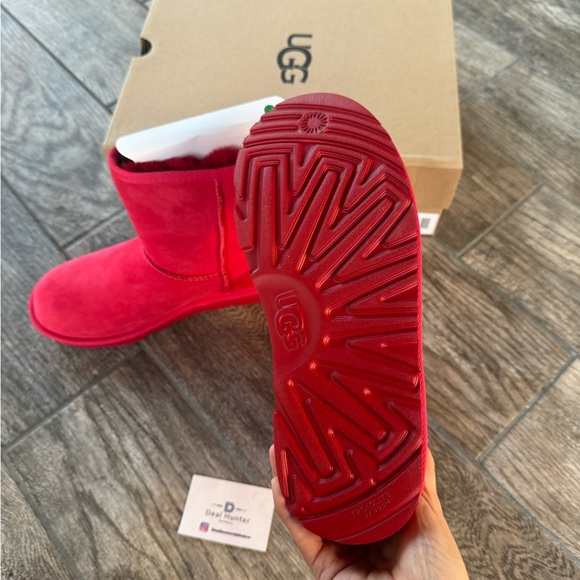Brand New UGG Class II Boots Samba Red Big Kids - Picture 5 of 13